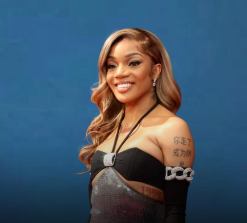 GloRilla says a person should be grateful to earn $550 a week as her personal assistant.